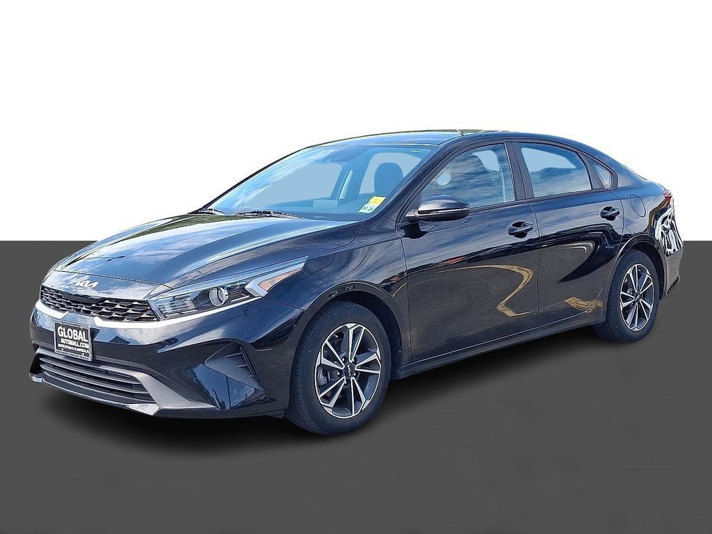 Used 2023 Kia Forte LXS w/ LXS Technology Package FWD image 3