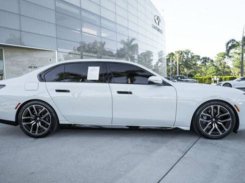 Used 2023 BMW 740i w/ Parking Assistance Package image 9