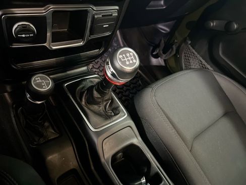 Used 2022 Jeep Wrangler Unlimited Sport image 17