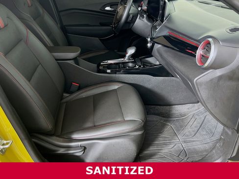 Certified 2024 Chevrolet Trax RS w/ Sunroof Package FWD image 21