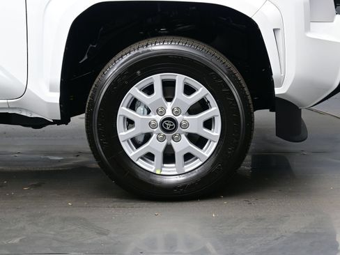 Used 2025 Toyota Tacoma SR5 AWD/4WD image 9