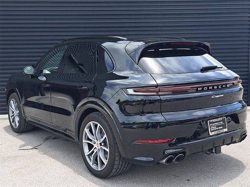 Used 2025 Porsche Cayenne image 3