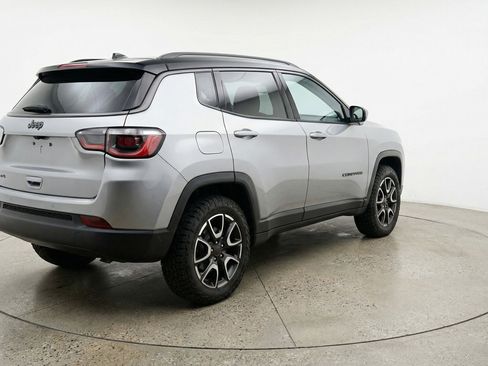Used 2025 Jeep Compass Trailhawk AWD/4WD image 9