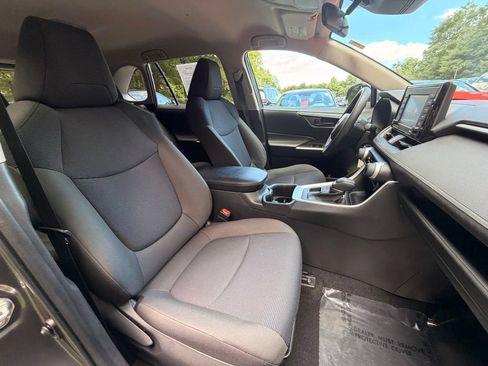 Used 2022 Toyota RAV4 LE AWD/4WD image 11