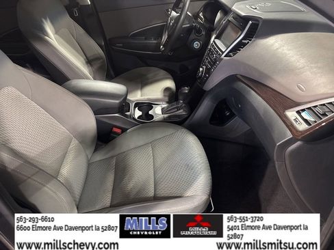 Used 2019 Hyundai Santa Fe XL SE image 19