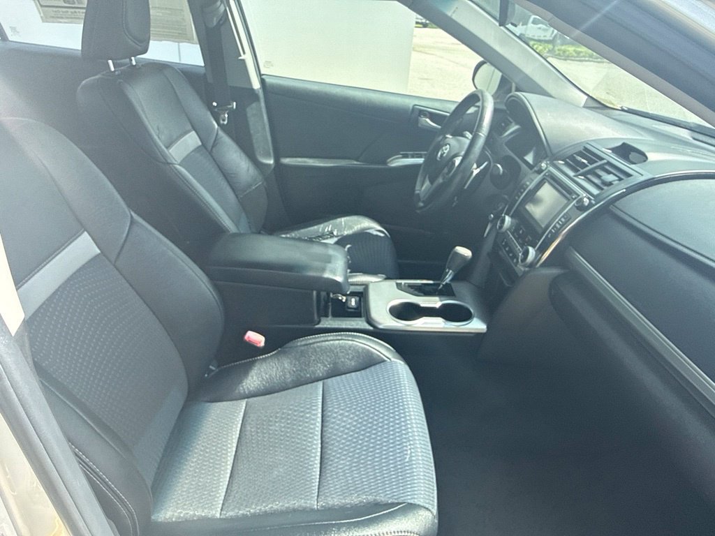 Used 2014 Toyota Camry SE FWD image 26