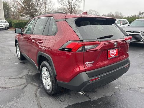 Used 2020 Toyota RAV4 XLE image 9