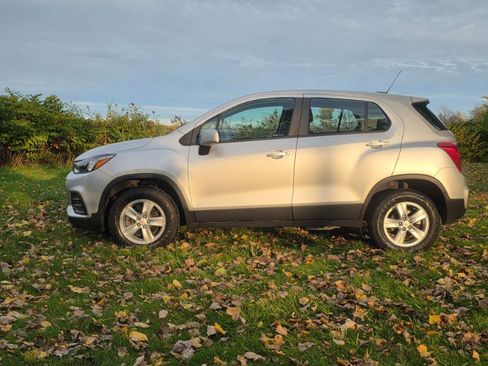 Used 2018 Chevrolet Trax LS AWD/4WD image 29