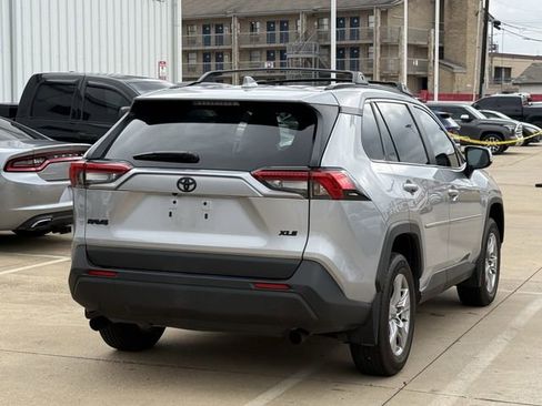 Used 2025 Toyota RAV4 XLE w/ Convenience Package image 4