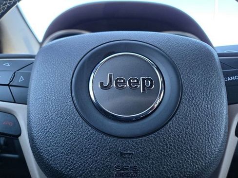 Used 2017 Jeep Grand Cherokee Limited image 27