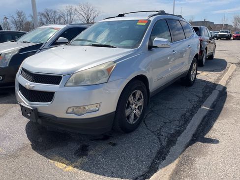 Used 2009 Chevrolet Traverse LT AWD/4WD image 2