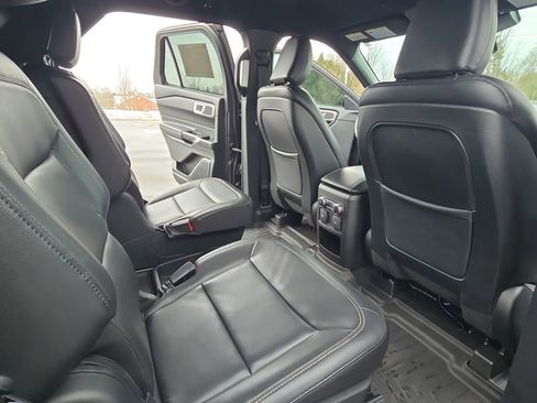Used 2020 Ford Explorer XLT w/ Equipment Group 202A image 14