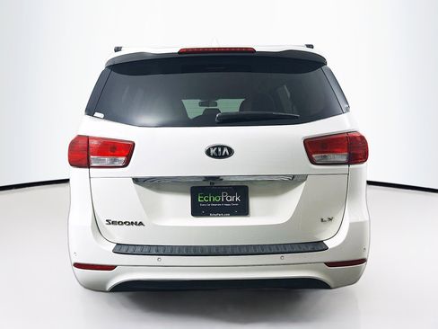 Used 2016 Kia Sedona LX w/ LX Convenience Package FWD image 7