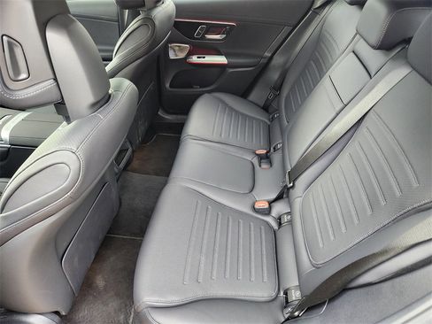 Used 2026 Mercedes-Benz GLC 300 4MATIC image 9