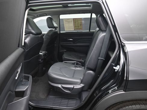 Certified 2026 Toyota Grand Highlander Platinum image 32