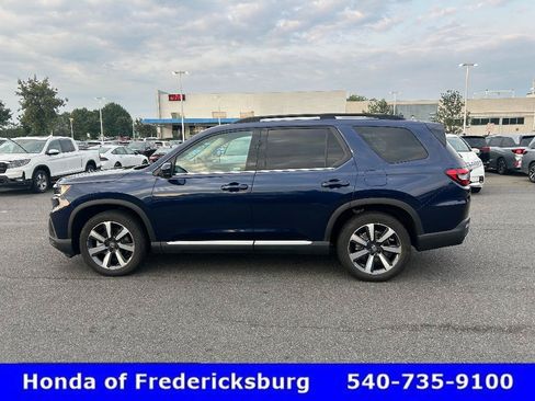 Used 2025 Honda Pilot Touring image 2