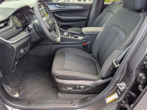 New 2025 Jeep Grand Cherokee Laredo X w/ Luxury Tech Group I image 12