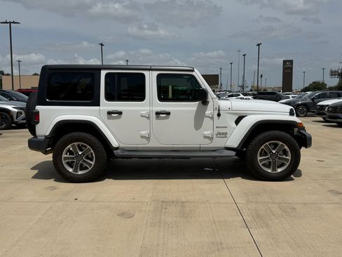 Used 2020 Jeep Wrangler Unlimited Sahara AWD/4WD image 6