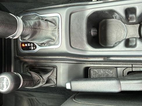 Used 2020 Jeep Wrangler Unlimited Sport S image 33