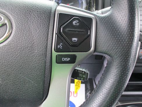 Used 2017 Toyota 4Runner SR5 Premium image 12