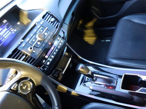 Used 2017 Honda Accord Sport image 20