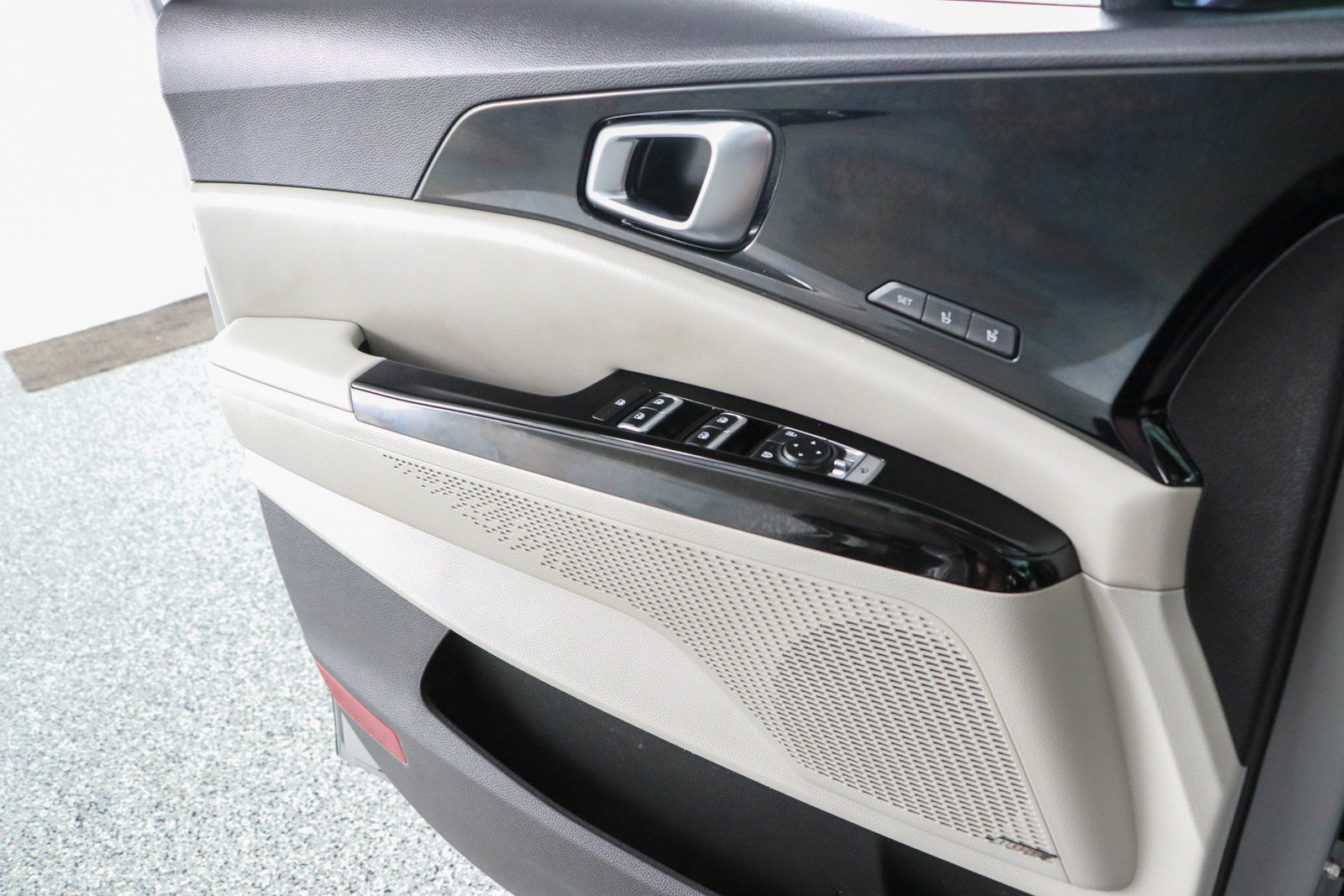 Used 2024 Kia Carnival SX Prestige FWD image 23