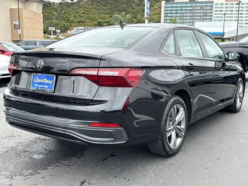Used 2024 Volkswagen Jetta SE FWD image 12