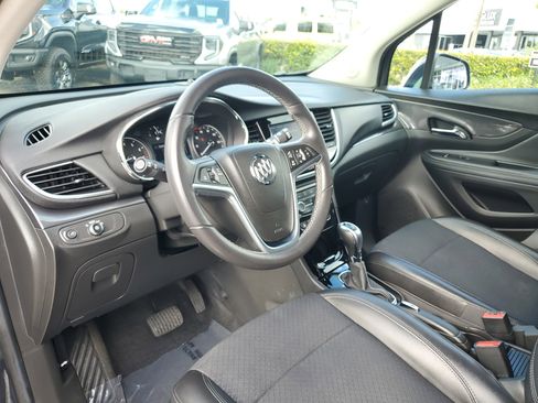 Used 2022 Buick Encore Preferred w/ Safety Package image 17