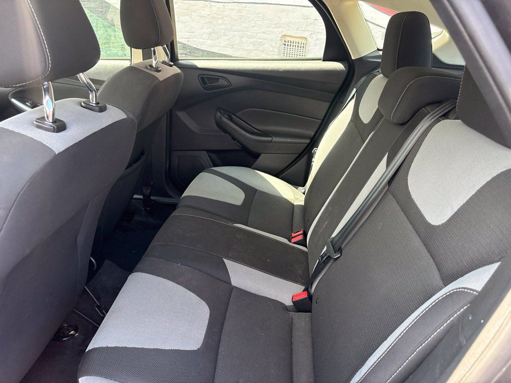 Used 2012 Ford Focus SE w/ SE Sport Pkg FWD image 18