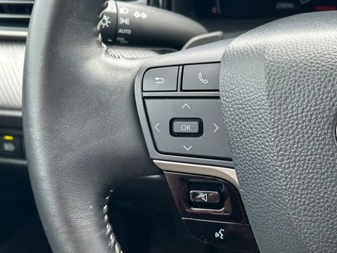 Used 2025 Toyota Camry SE FWD image 36