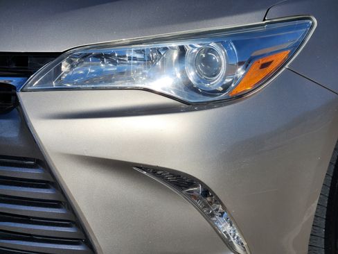 Used 2015 Toyota Camry LE image 9