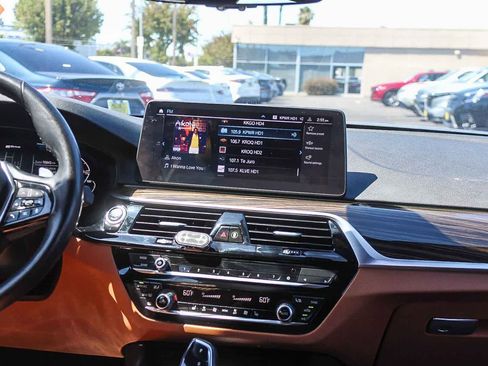 Used 2023 BMW 530e RWD image 16