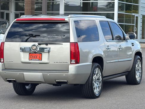 Used 2013 Cadillac Escalade ESV Platinum AWD/4WD image 5