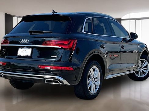 Used 2023 Audi Q5 2.0T Premium w/ Convenience Package AWD/4WD image 2