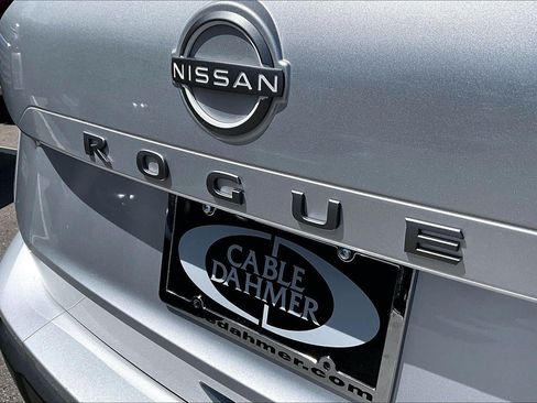 Used 2025 Nissan Rogue SV FWD image 28