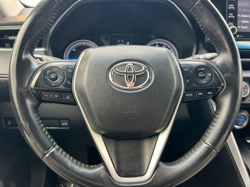 Used 2022 Toyota Venza LE image 24