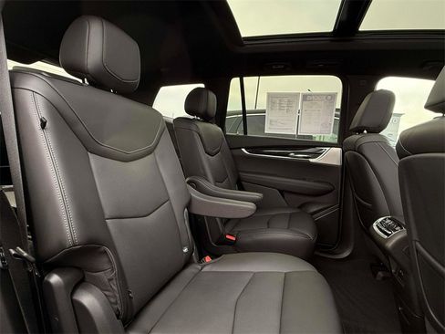 Used 2024 Cadillac XT6 Premium Luxury w/ Technology Package image 21