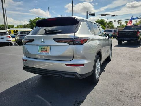 Used 2026 Mitsubishi Outlander ES FWD image 6