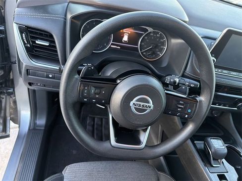 Used 2021 Nissan Rogue SV image 16