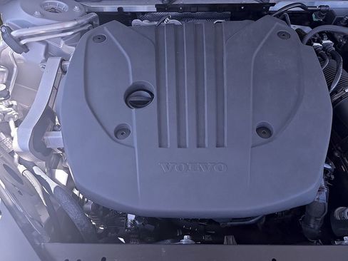 Certified 2025 Volvo XC60 B5 Core AWD/4WD image 41