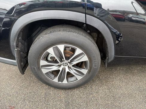 Used 2022 Toyota Highlander XLE image 5