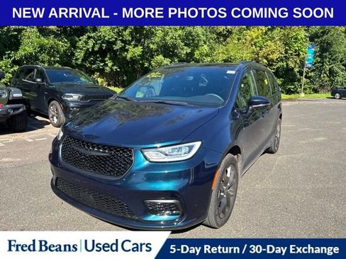 Used 2023 Chrysler Pacifica Touring-L w/ S Appearance Package AWD/4WD image 5
