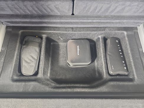 Used 2024 Rivian R1S Adventure image 32