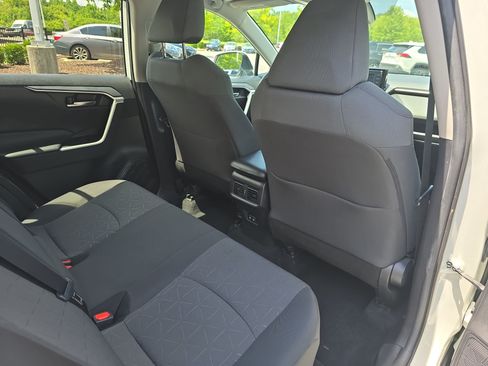 Used 2021 Toyota RAV4 XLE w/ Convenience Package FWD image 11