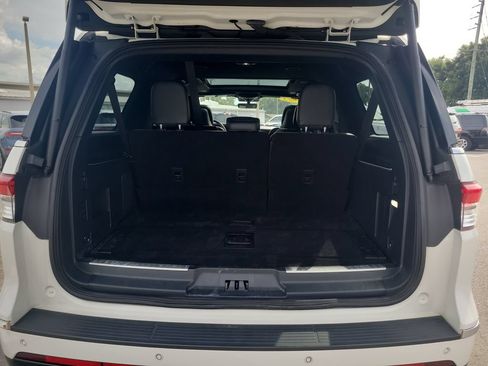 Certified 2023 Lincoln Navigator L Reserve AWD/4WD image 7