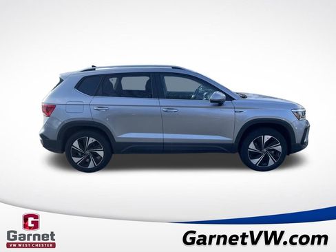 Used 2024 Volkswagen Taos SE image 7