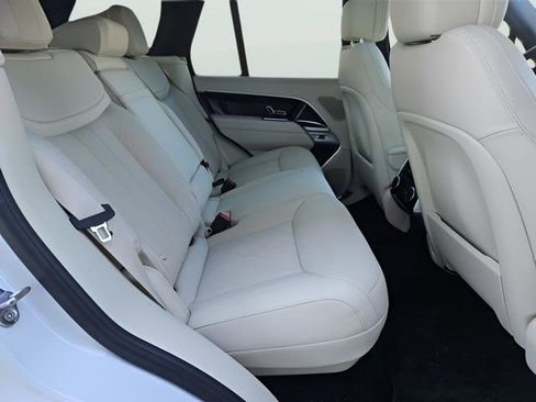 Certified 2025 Land Rover Range Rover SE image 24