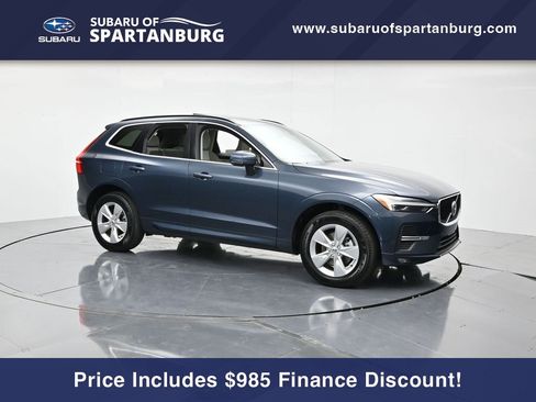 Used 2022 Volvo XC60 B5 Momentum image 3
