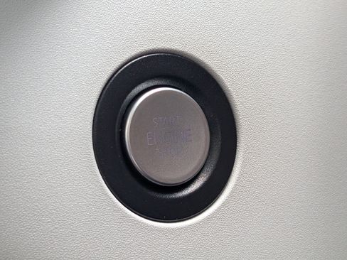 Used 2025 Volkswagen ID. Buzz Pro S Plus RWD image 37