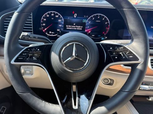 Used 2025 Mercedes-Benz GLS 450 4MATIC image 19